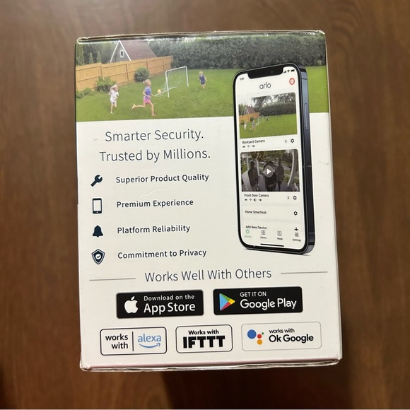 Arlo Essential wire-free spotlight security camera NWT - Picture 2 of 5